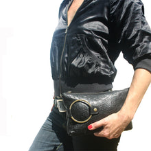 Load image into Gallery viewer, Ring Clutch - Soft Black
